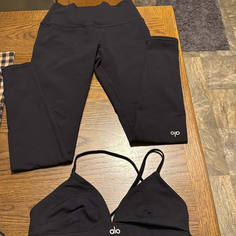 PIRCE IS FIRM Alo Yoga Black set